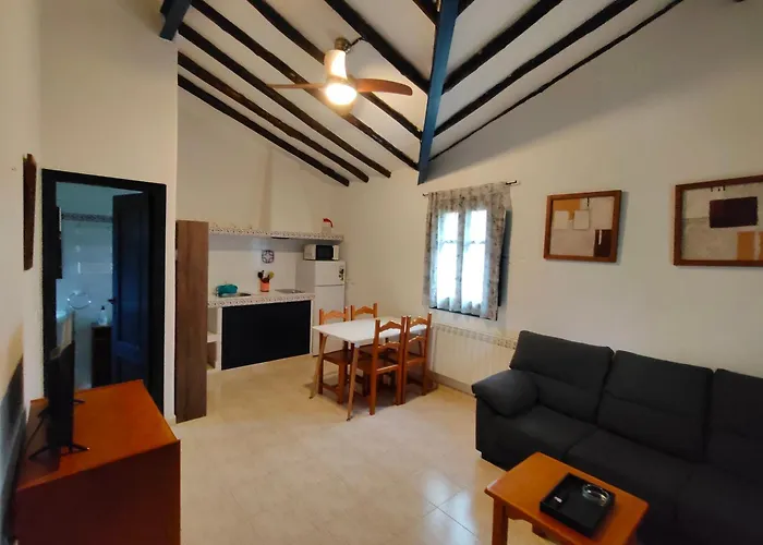Mascotas y Check out hasta 18h gratis COMPLEJO ALDEA VETONIA HERVAS Casitas y Villas con jardín 1 a 5 plazas- CONTACTA PARA GRUPOS de amigos Navidades Clubes senderismo, Eventos, BODAS, Colegios, hasta 140 plazas OCIO RELAX Y NATURALEZA